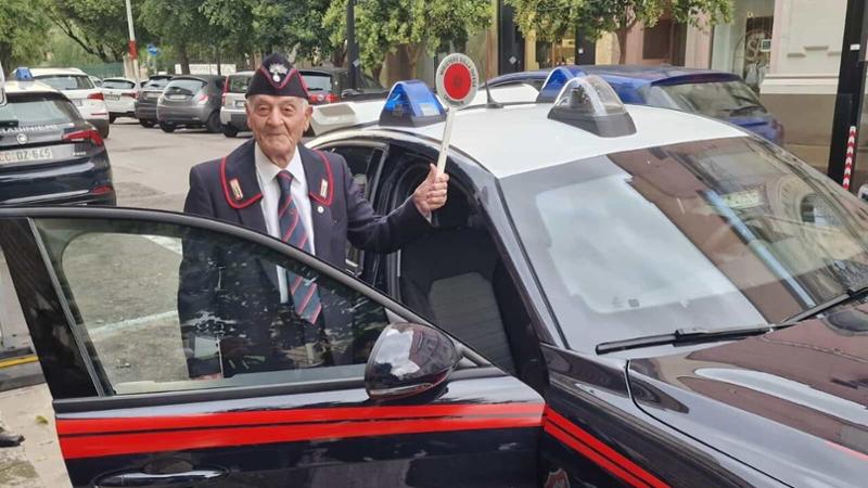 Immagine del post 7880 - Bari L’appuntato Angelo Greco compie 100 anni. L’Arma lo omaggia con un giro a bordo di una “gazzella” - Bari
