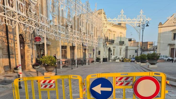 Immagine del post 9097 - Bari Salento, lancia secchi d’acqua dal balcone durante festa patronale e aggredisce agenti: denunciata - Bari