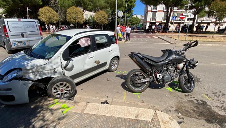 Immagine del post 10234 - Bari Sulla moto con l’amico, un’auto li travolge: muore ragazzino di 15 anni davanti ai familiari - Bari