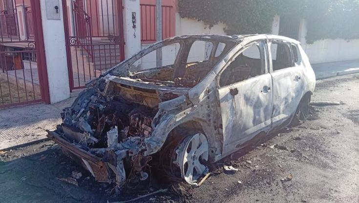 In fiamme auto di funzionario comunale e di vigile urbano, allarme nella Bat: indagano i carabinieri - Bari