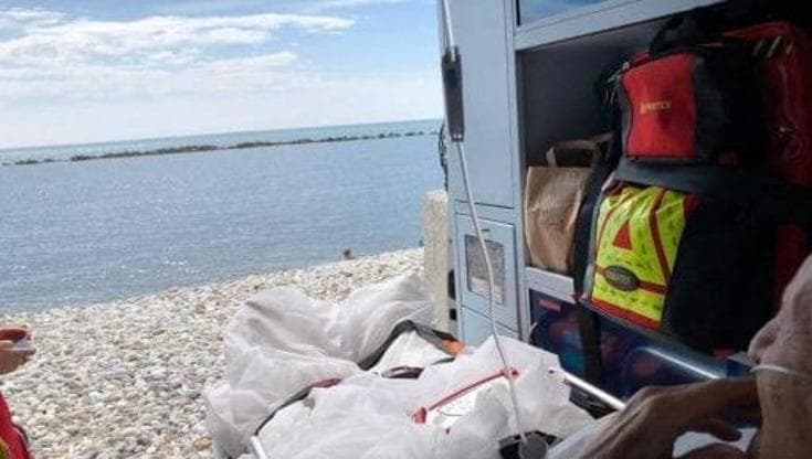 San Pietro in Bevagna, una donna di 86 anni si sente male al mare: muore sotto gli occhi del nipote - Bari