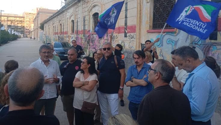 Immagine del post 23426 - Bari “Fuori i fascisti dalla Rossani”: momenti di tensione al sit-in pacifico organizzato da FdI a Bari - Bari