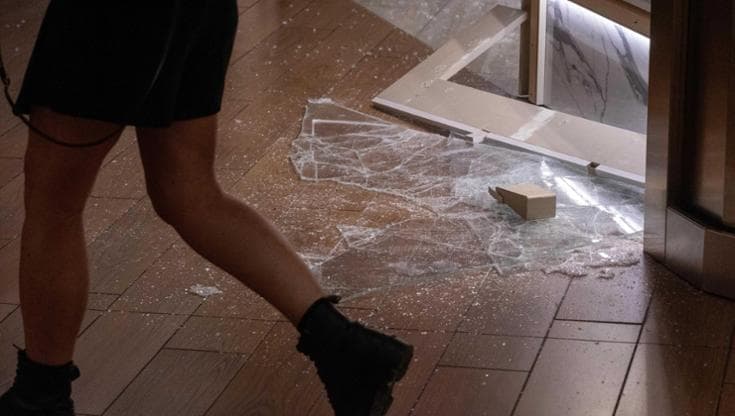 Rapina in una gioielleria nel centro commerciale a Barletta, in cinque seminano il panico - Bari
