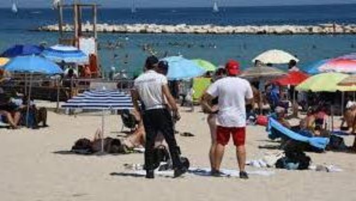Immagine del post 11148 - Bari Pane e Pomodoro, sorpreso a vendere droga nel parcheggio della spiaggia: un arresto - Bari