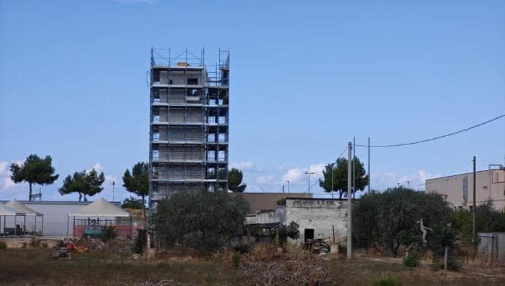 Bari, a Japigia spunta una torre: serve per addestrare i vigili del fuoco - Bari