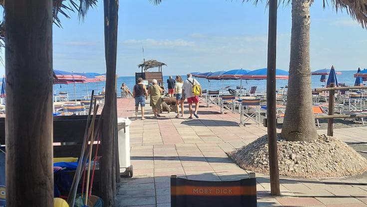 In Puglia lidi ancora aperti, i gestori smentiscono FdI: “Tanti turisti, ma non ci sono i bagnini” - Bari
