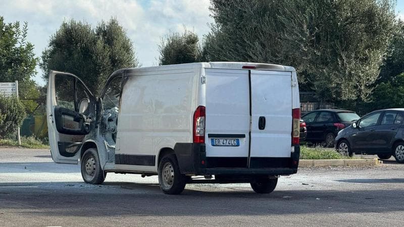 Immagine del post 13285 - Bari Assalto al Centro agroalimentare di Fasano: rapinatori sparano, incendiano furgone e fuggono a piedi - Bari