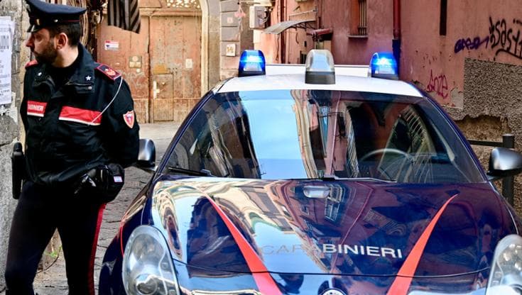 A 14 anni costretta ad accudire la sorella di 6 perché la madre non c’è mai: chiama i carabinieri - Bari