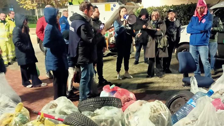 Immagine del post 14433 - Bari In un’ora 400 chili di rifiuti: a Bari i volontari ripuliscono l’area vicino a parco Maugeri - Bari