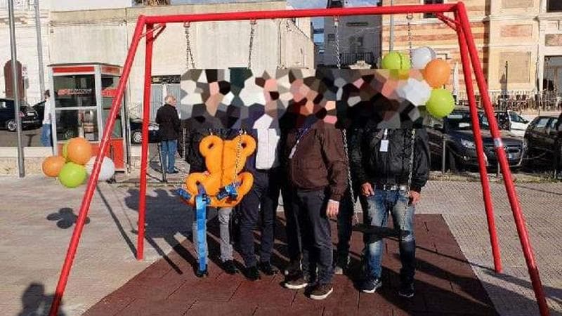 Immagine del post 1123 - Bari Rimossa senza spiegazioni l’altalena dedicata a Viola Casili, morta a 5 anni: “Miseria umana” - Bari