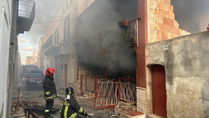 Adelfia, esplosione e crollo in una palazzina: paura per due persone rimaste all’interno - Bari