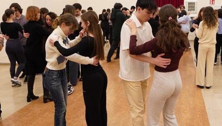 All’Università si balla il tango: il corso gratuito a Bari contro la tensione da esame è un fenomeno - Bari