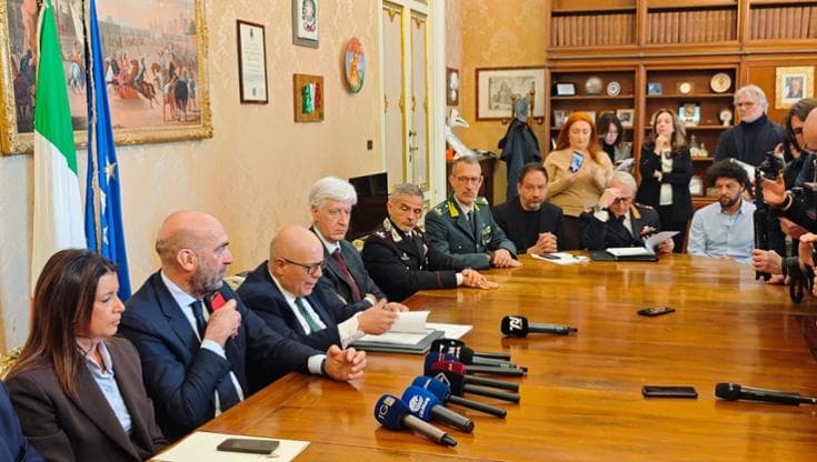 Patto contro la movida violenta a Bari, telecamere e divieto di armi e droga nei locali - Bari