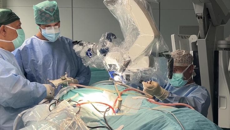 Immagine del post 23441 - Bari Tumore al cervello rimosso senza incisioni: al Policlinico di Bari uomo di 82 anni recupera la vista - Bari