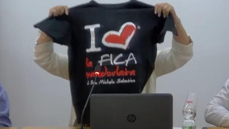 “Basta con la fica mandorlata”, a San Michele Salentino lo scontro sullo slogan spacca il Comune - Bari