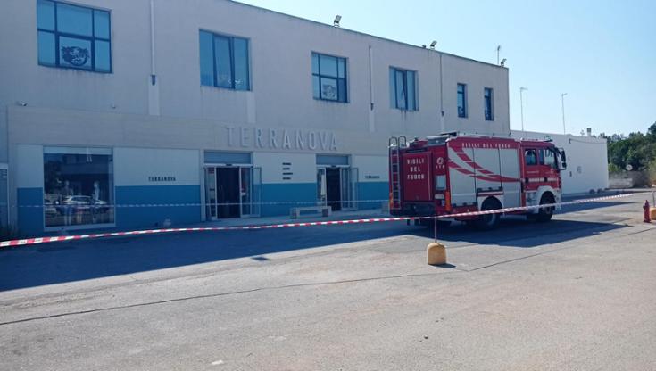 Tricase, crolla il soffitto di un negozio: commesse e clienti in fuga. Il locale riaperto un mese fa - Bari