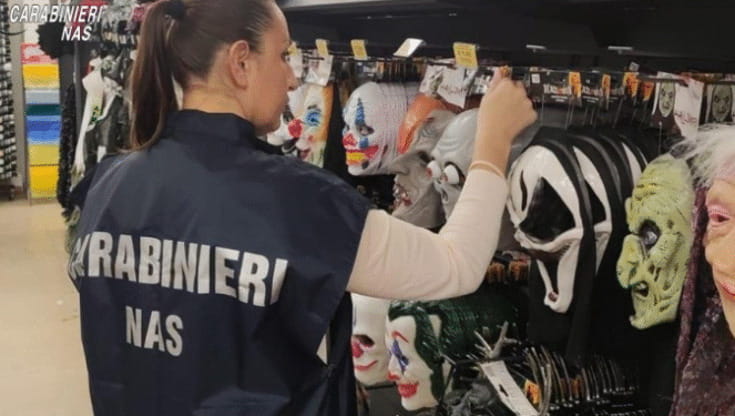 Halloween, sequestrati giocattoli e maschere dai Nas in tre negozi: “Pericolosi per i bambini” - Bari