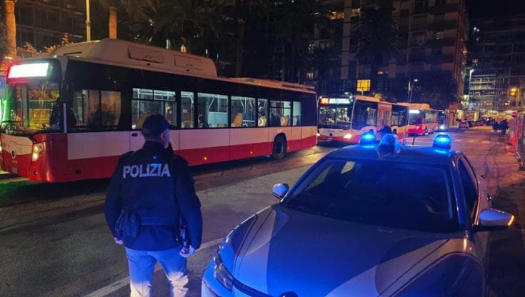 Immagine del post 26718 - Bari Bari, sui bus sotto scorta per Halloween. La quiete è apparente: “Manteniamo alta la guardia” - Bari