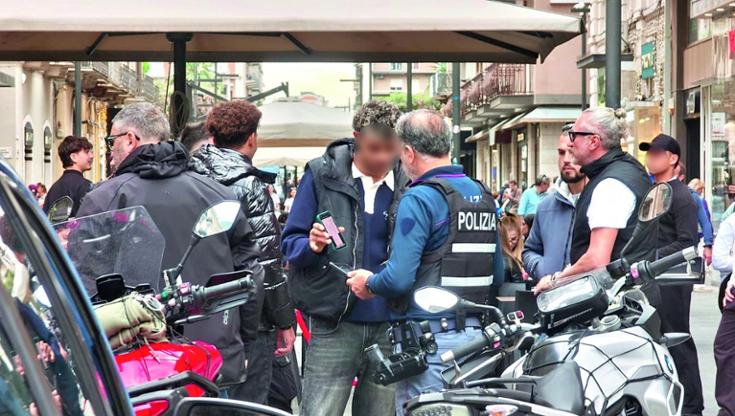 Immagine del post 26717 - Bari Manifestazioni a Bari, nuovo blitz della Digos. Perquisiti in tre: “Incitavano all’odio sui social” - Bari