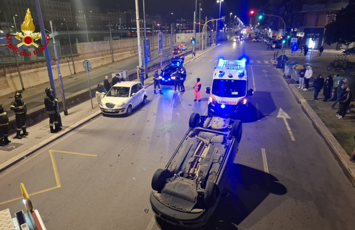 Immagine del post 1194 - Bari Incidente sull'estramurale Capruzzi a Bari: auto si ribalta e resta al centro della strada - Bari