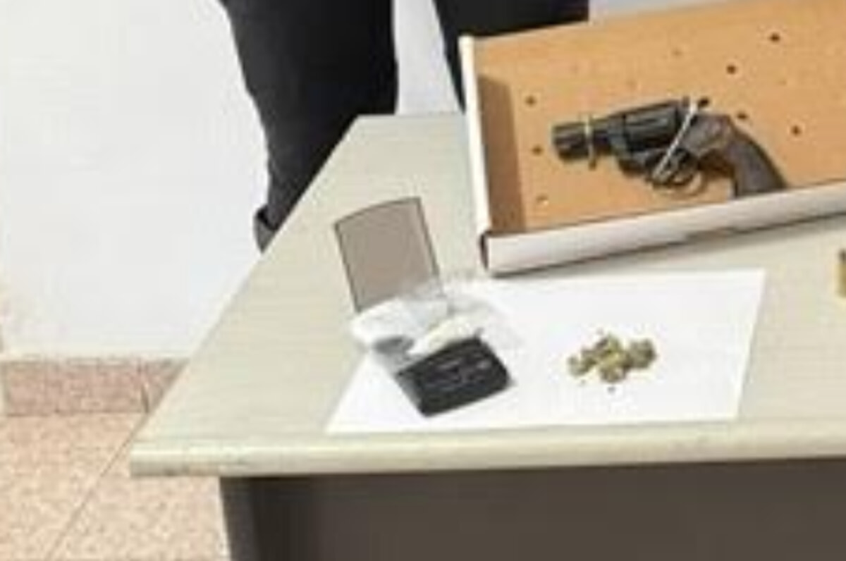 Immagine del post 1181 - Bari Pistola e cipollotti di droga all'interno dell'auto: bloccato un 19enne sul lungomare di Bari - Bari