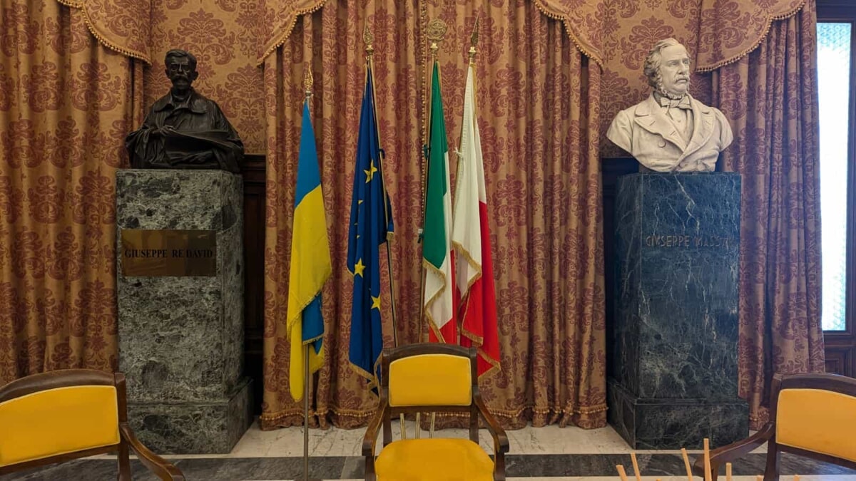 Immagine del post 2987 - Bari La bandiera dell'Ucraina esposta in Comune: "Solidarietà della città di Bari" - Bari