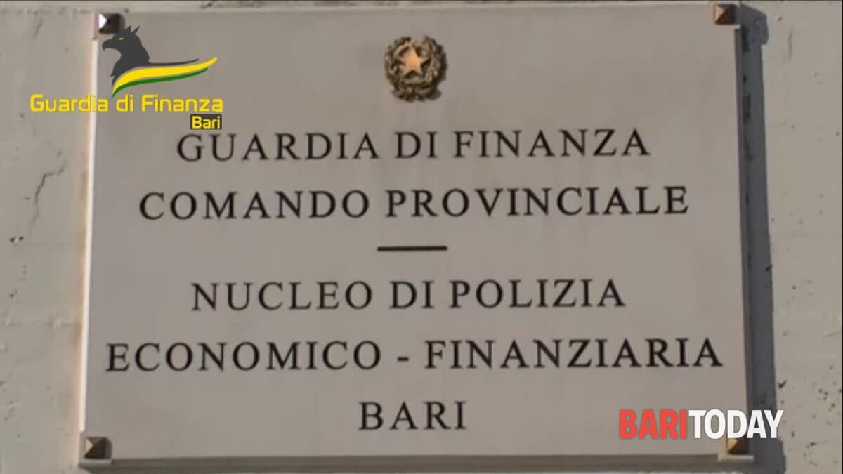 Immagine del post 5083 - Bari La droga calata nei cestini dai balconi, l'agguato in piazza: 22 arresti nel Barese, le immagini del blitz - Bari