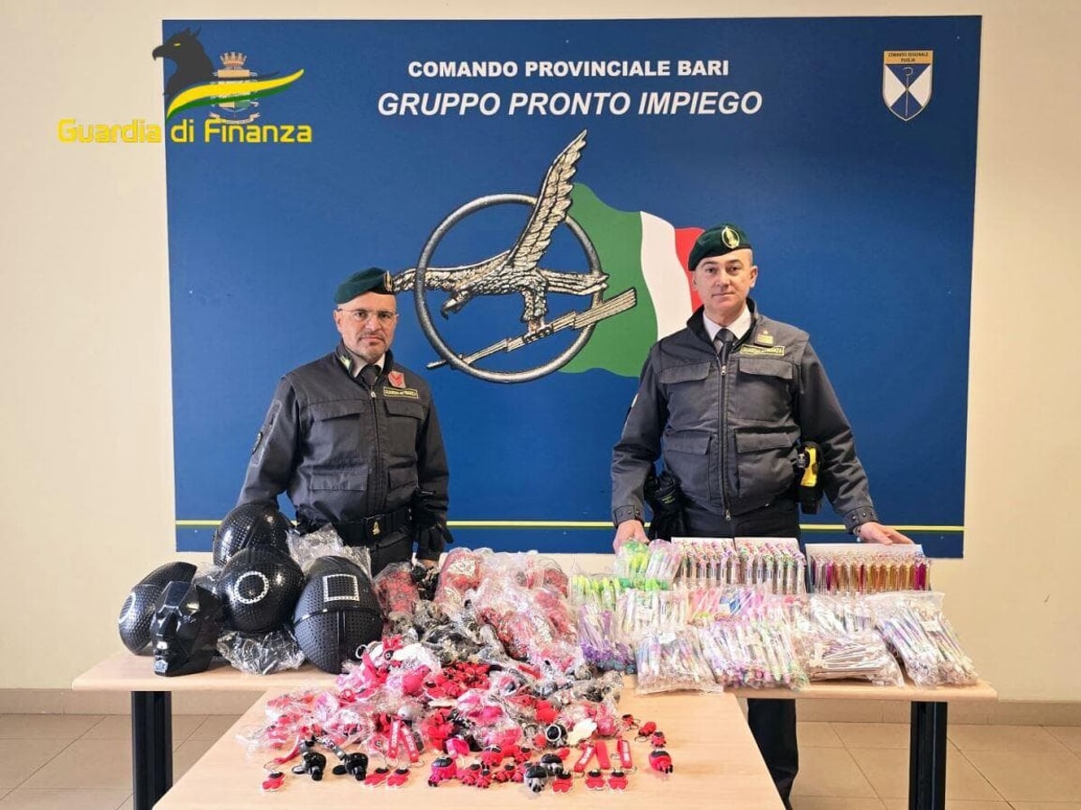 Immagine del post 1269 - Bari Maschere, portachiavi e penne di 'Squid Game': a Bari maxi sequestro di gadget taroccati - Bari