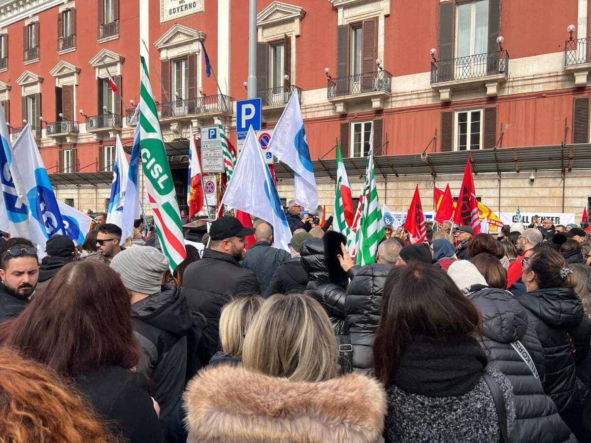 Immagine del post 1296 - Bari Vertenza Assocontact, sindacati in piazza a Bari: "Protesta contro il nuovo contratto per i lavoratori" - Bari