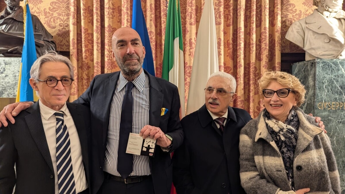 Il sindaco Leccese rinnova la tessera all'Anpi: "Impegno quotidiano per i valori di liberà e democrazia" - Bari