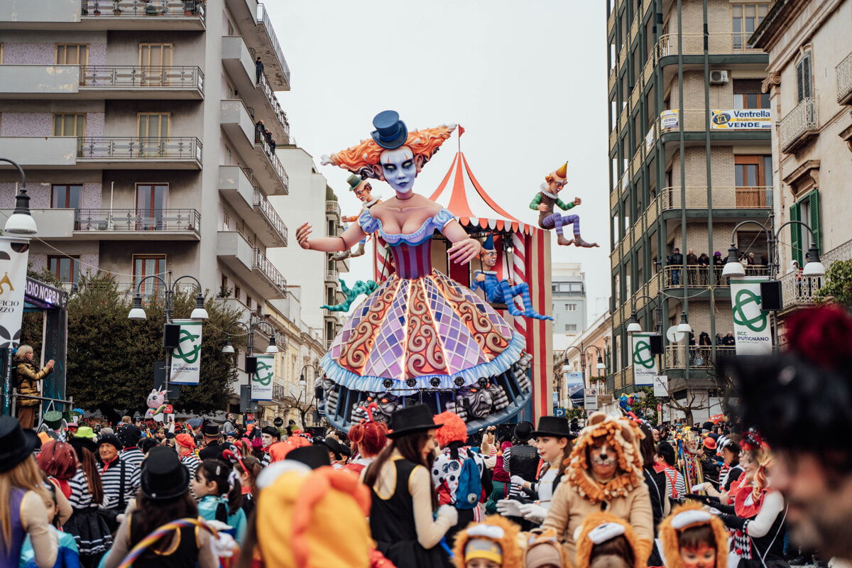 Carnevale di Putignano, gran finale con Nicola Lagioia e l’Orchestra della Notte della Taranta - Bari