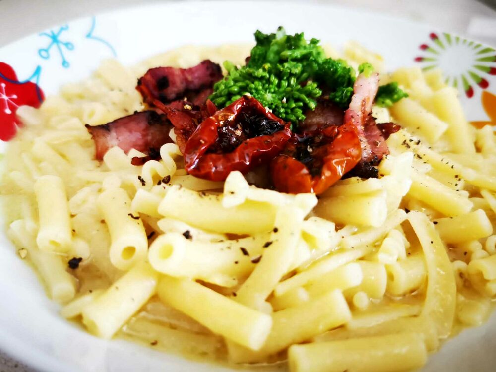 Immagine del post 5178 - Bari Pasta mista con purea di fave: un piatto cremoso al sapore di Puglia - Bari