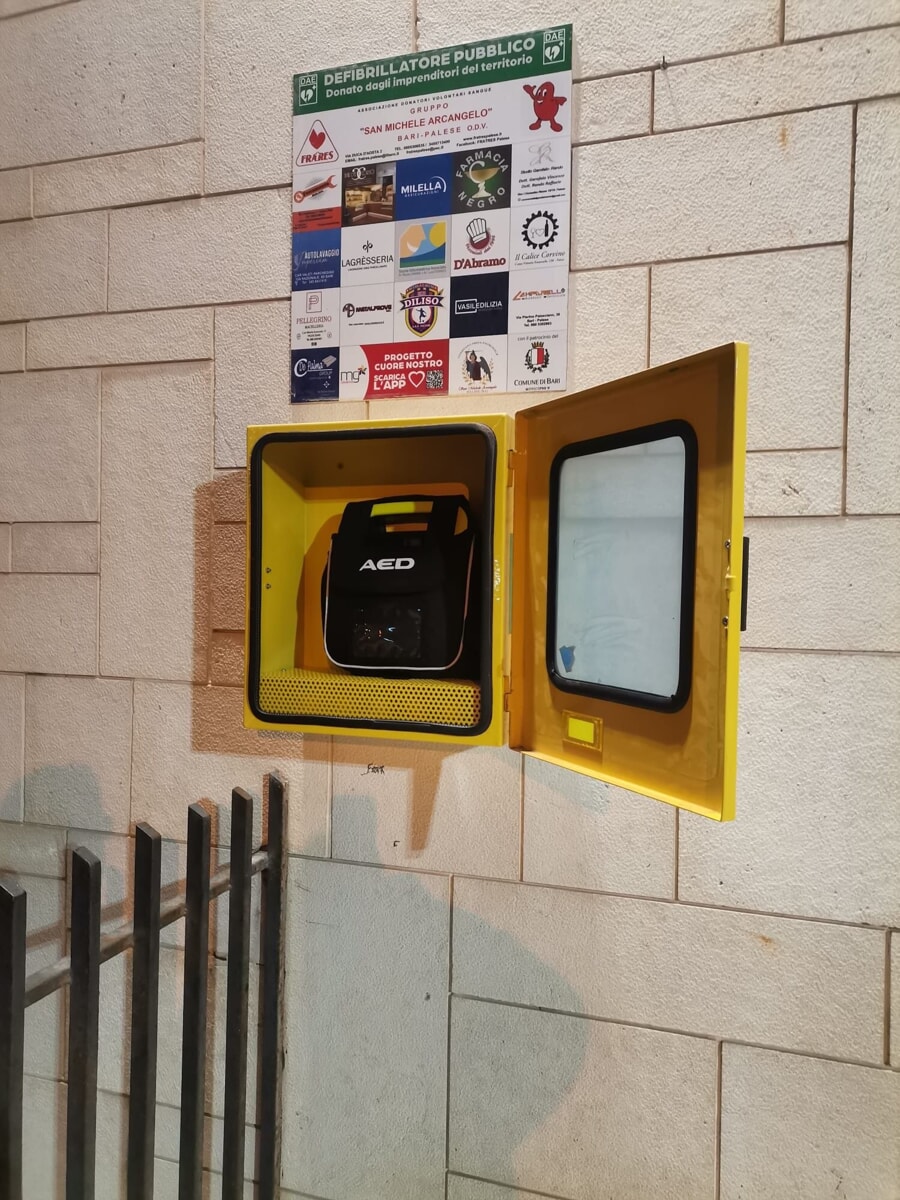 Ritrovati i defibrillatori di quartiere rubati a Palese: "Grazie ai carabinieri" - Bari