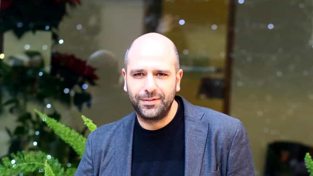 Immagine del post 3240 - Bari Checco Zalone canta alle donne: 'Ultimo giorno di patriarcato', il videoclip a sorpresa per l'8 marzo - Bari