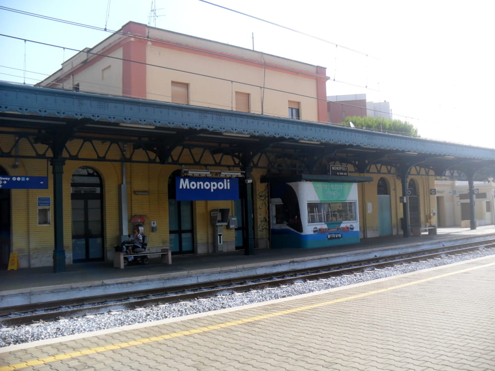 Immagine del post 5231 - Bari Persona investita sui binari: circolazione ferroviaria sospesa tra Monopoli e Fasano - Bari