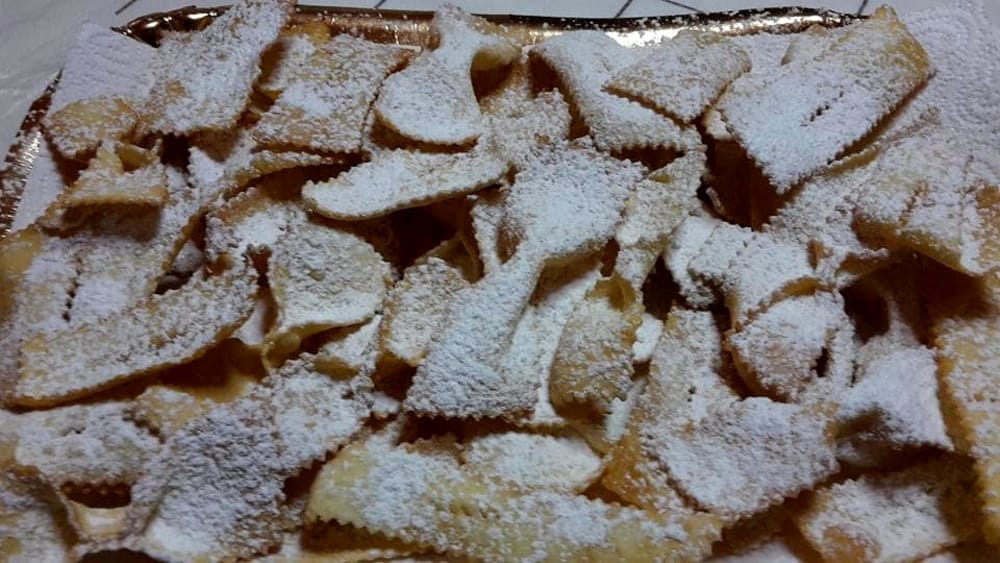 Immagine del post 1498 - Bari Chiacchiere o bugie di Carnevale: la ricetta delle golose sfoglie - Bari
