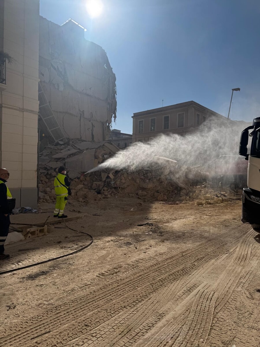 Immagine del post 3341 - Bari Crollo palazzina via De Amicis, il Comitato Operativo Comunale coordina la macchina degli aiuti - Bari