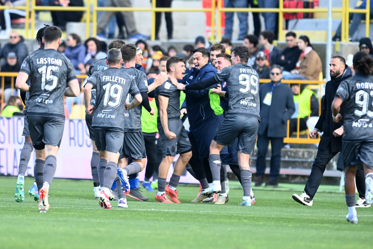 Catanzaro-Bari 3-3: partita pazza al Ceravolo, i biancorossi agguantano il pari in extremis - Bari