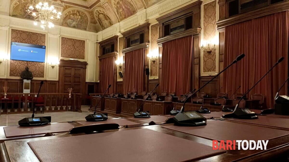 Il Comune di Bari evita lo scioglimento per mafia. Ipotesi commissariamento per alcune partecipate - Bari
