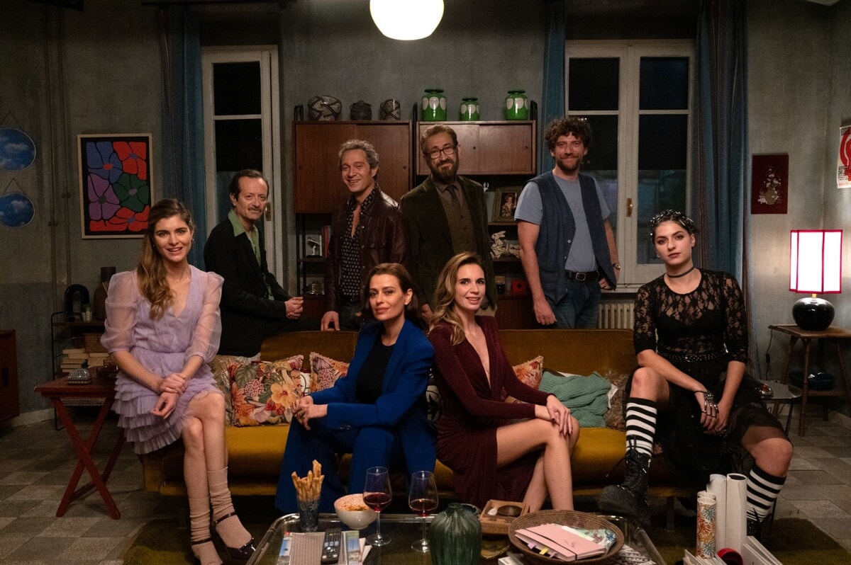Il cast della nuova commedia 'FolleMente' di Paolo Genovese saluta il pubblico in sala a Bari - Bari