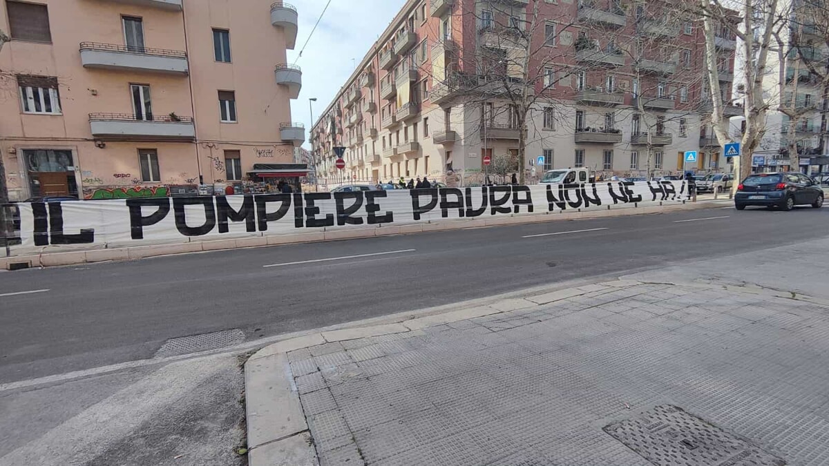 "Il pompiere paura non ne ha": gli ultras Bari ringraziano gli eroi del crollo di via De Amicis - Bari