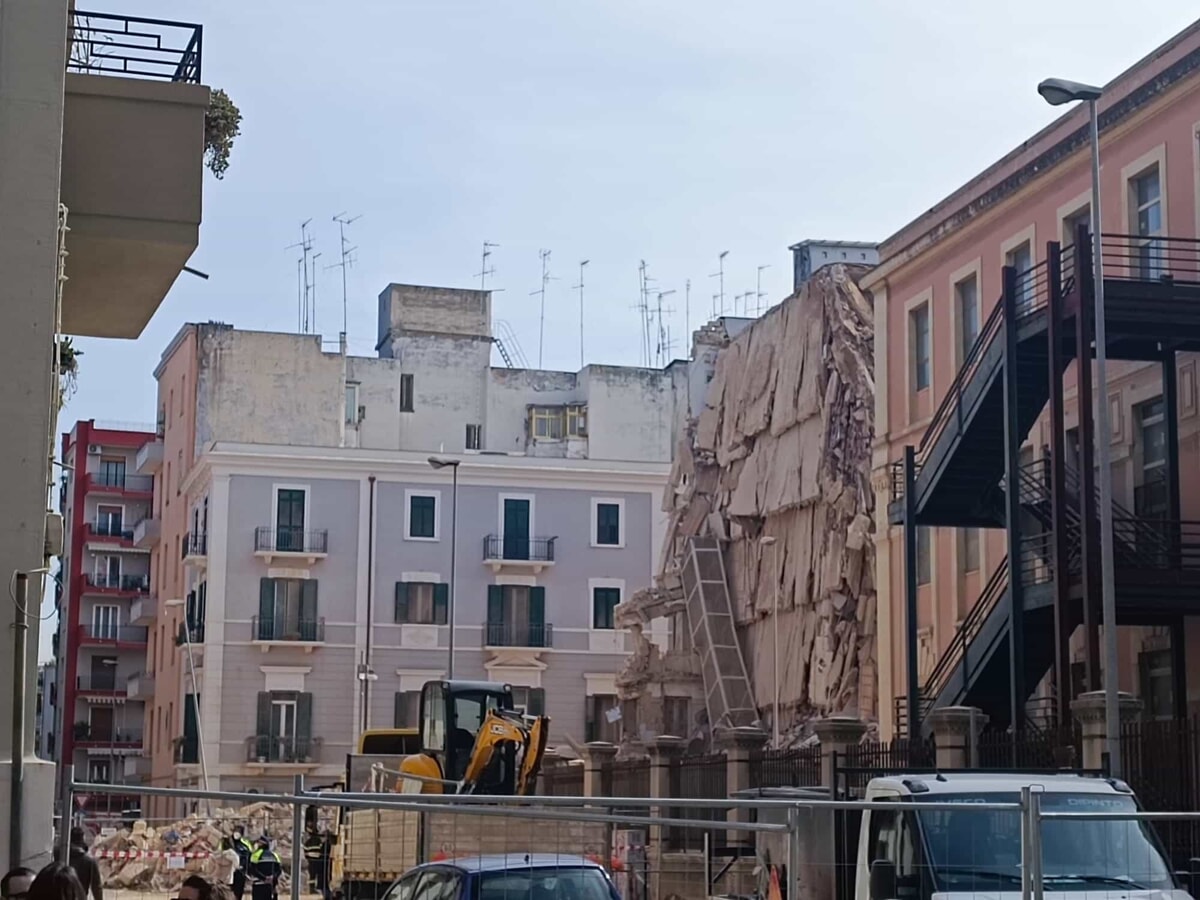 Immagine del post 3473 - Bari Palazzina crollata in via De Amicis, sopralluogo di Procura e Comune con i tecnici - Bari