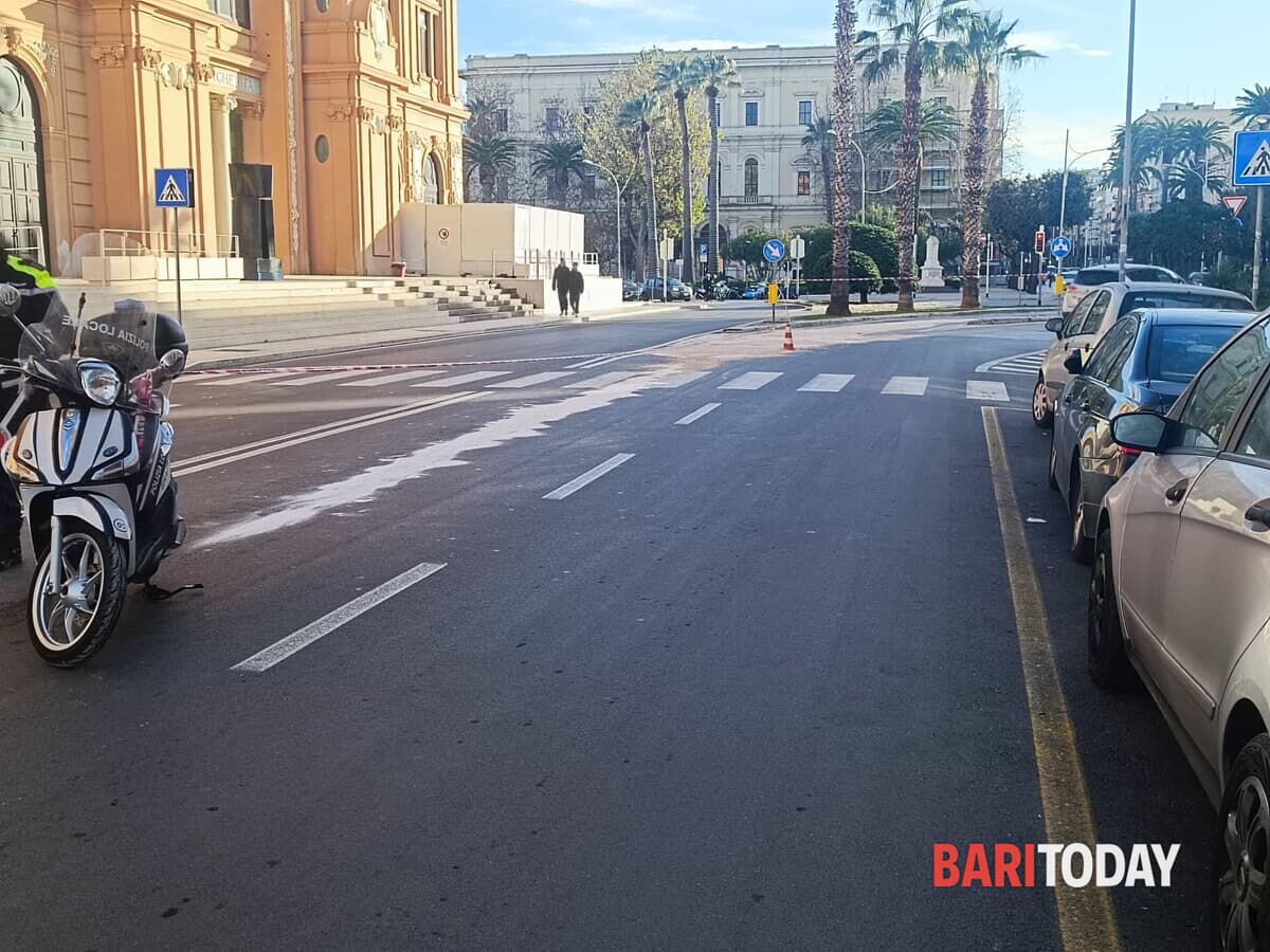Scia d'olio sull'asfalto: chiusi al traffico il lungomare Augusto e corso Vittorio Veneto - Bari
