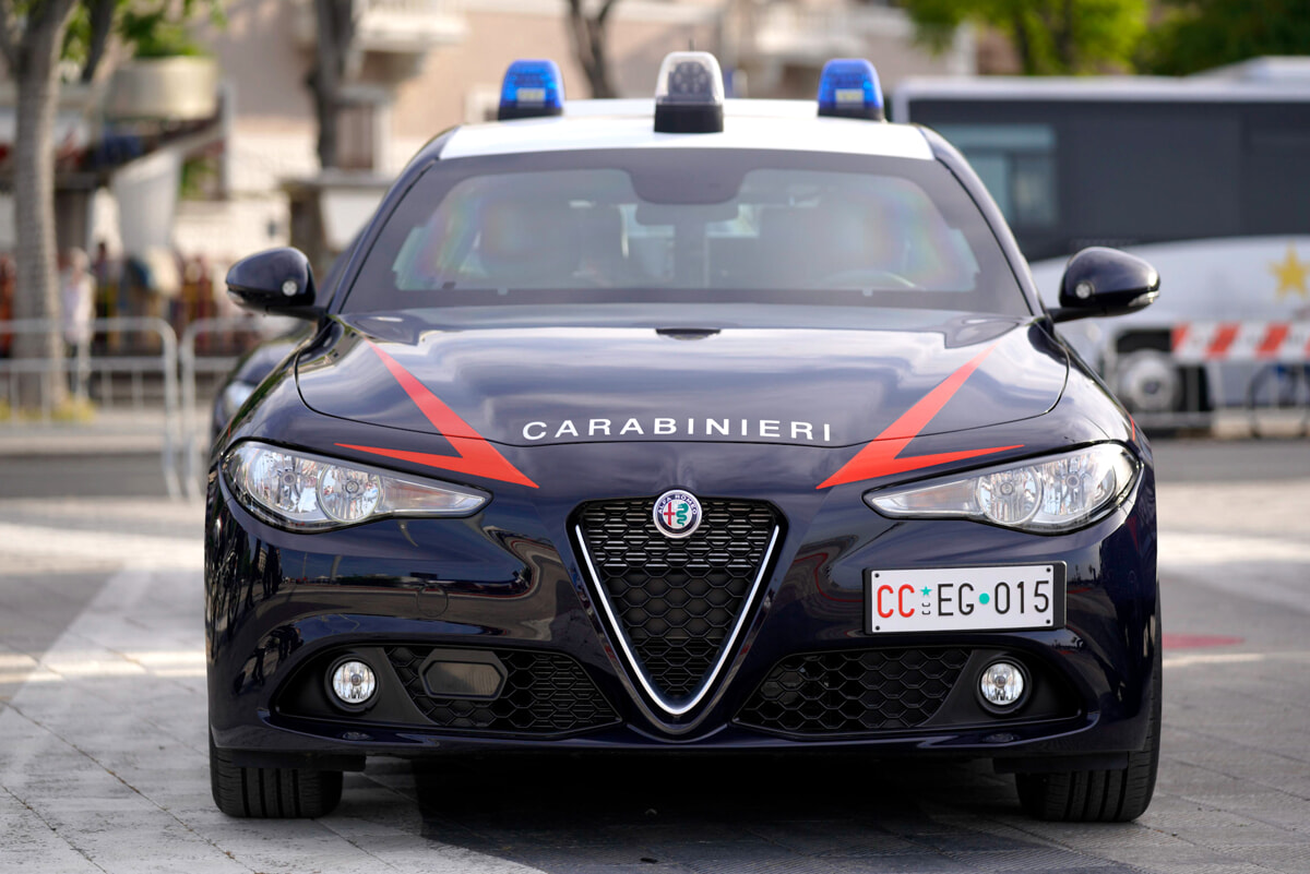 Immagine del post 1655 - Bari Non si fermano all'alt dei carabinieri, padre e figlio arrestati con armi e droga dopo un inseguimento - Bari