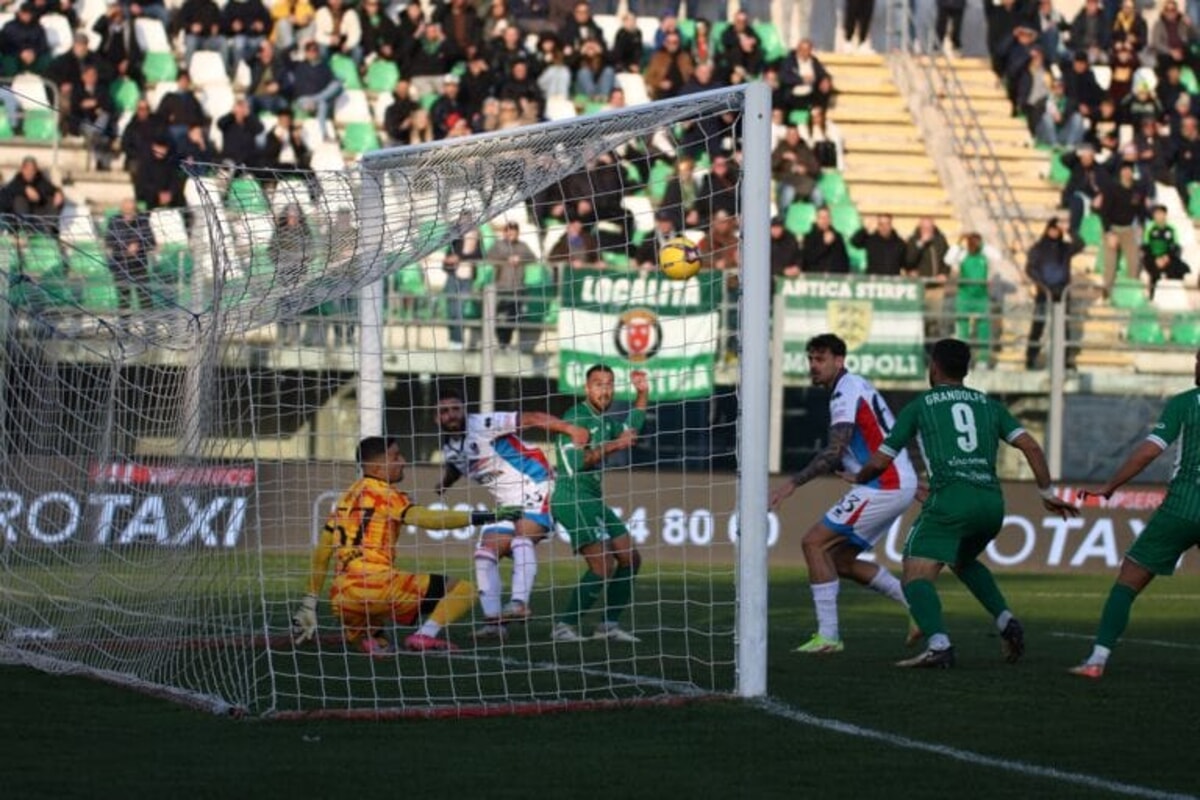 Immagine del post 1661 - Bari Il Catania passa al Veneziani: Monopoli ko per 2-1 - Bari