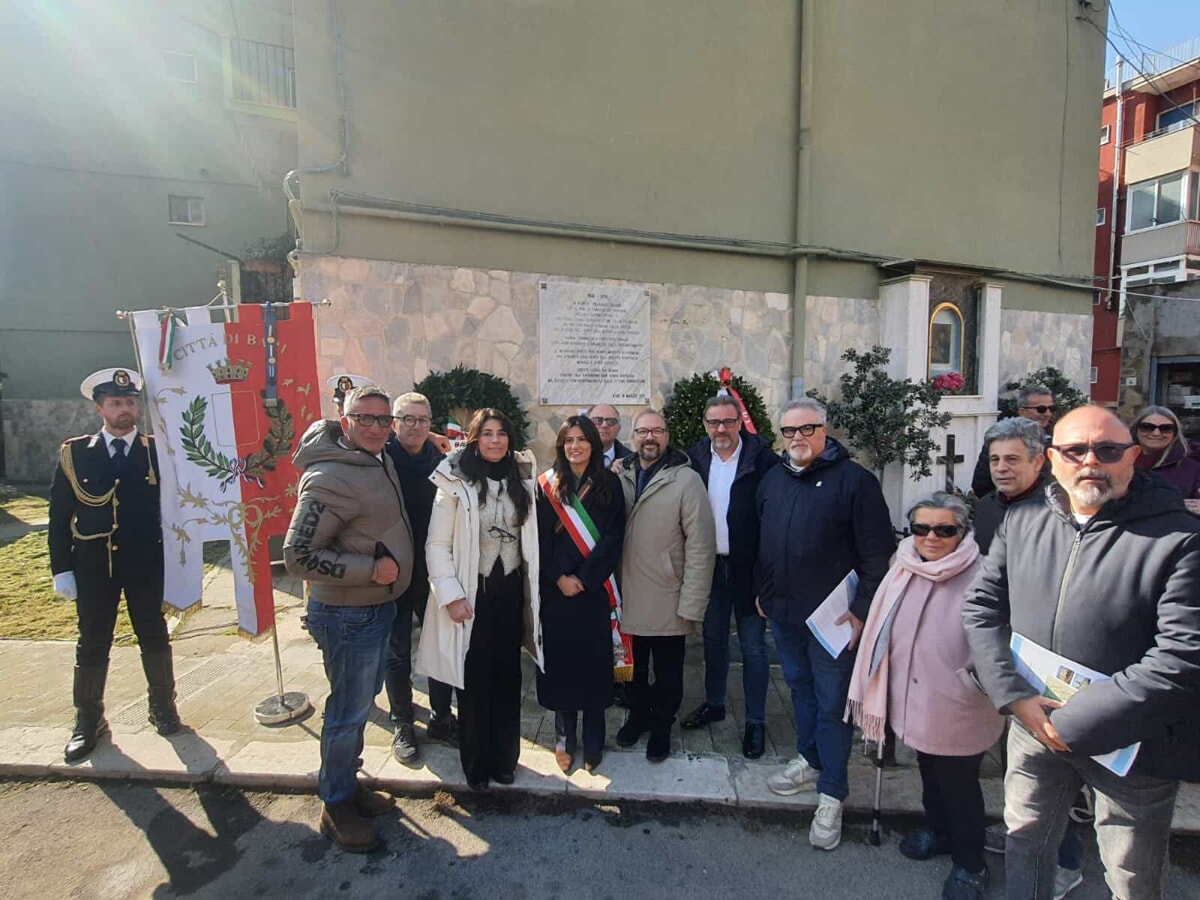 Immagine del post 1744 - Bari Nel giorno del ricordo una corona d'alloro al Villaggio Trieste in memoria delle vittime delle foibe: "Luogo unico della città" - Bari