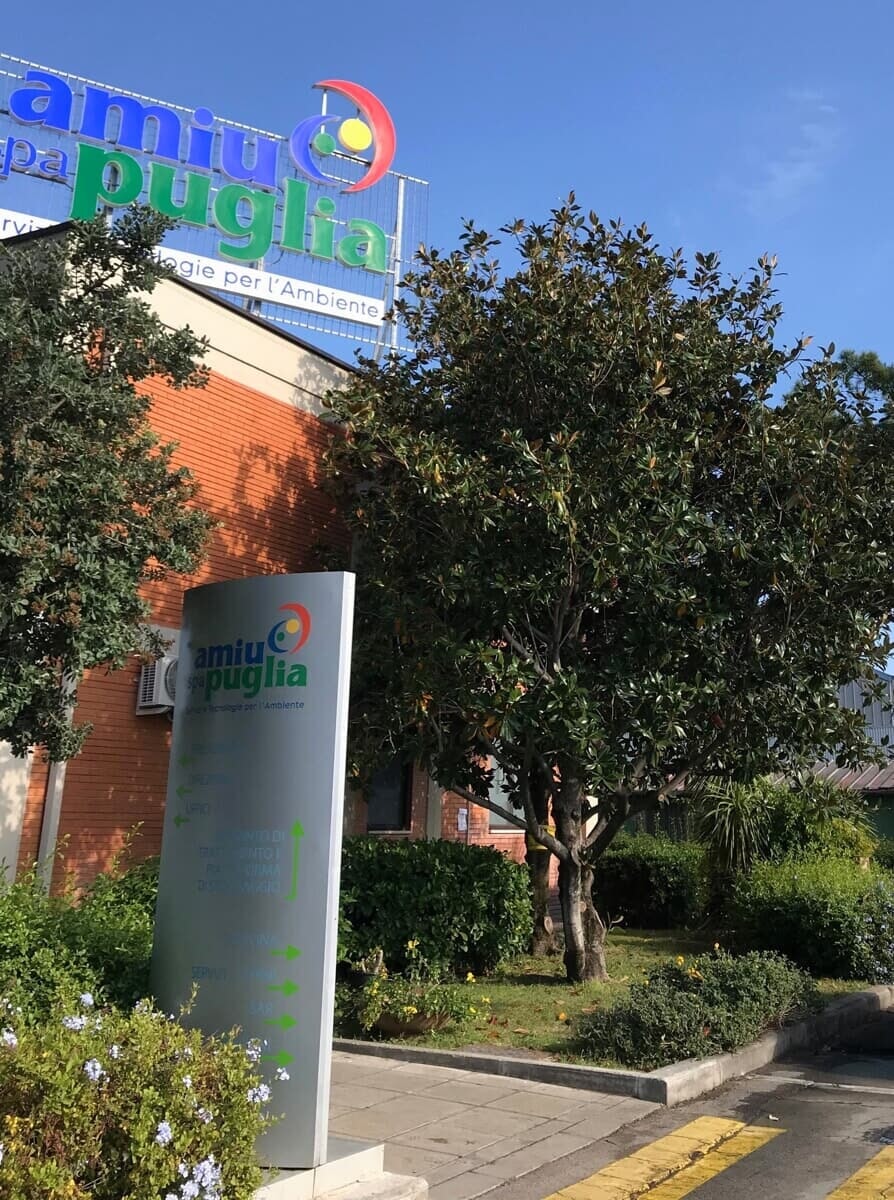 Immagine del post 1699 - Bari Amiu Puglia a rischio commissariamento: "Inchino alla bara del boss nella sede di Bari" - Bari