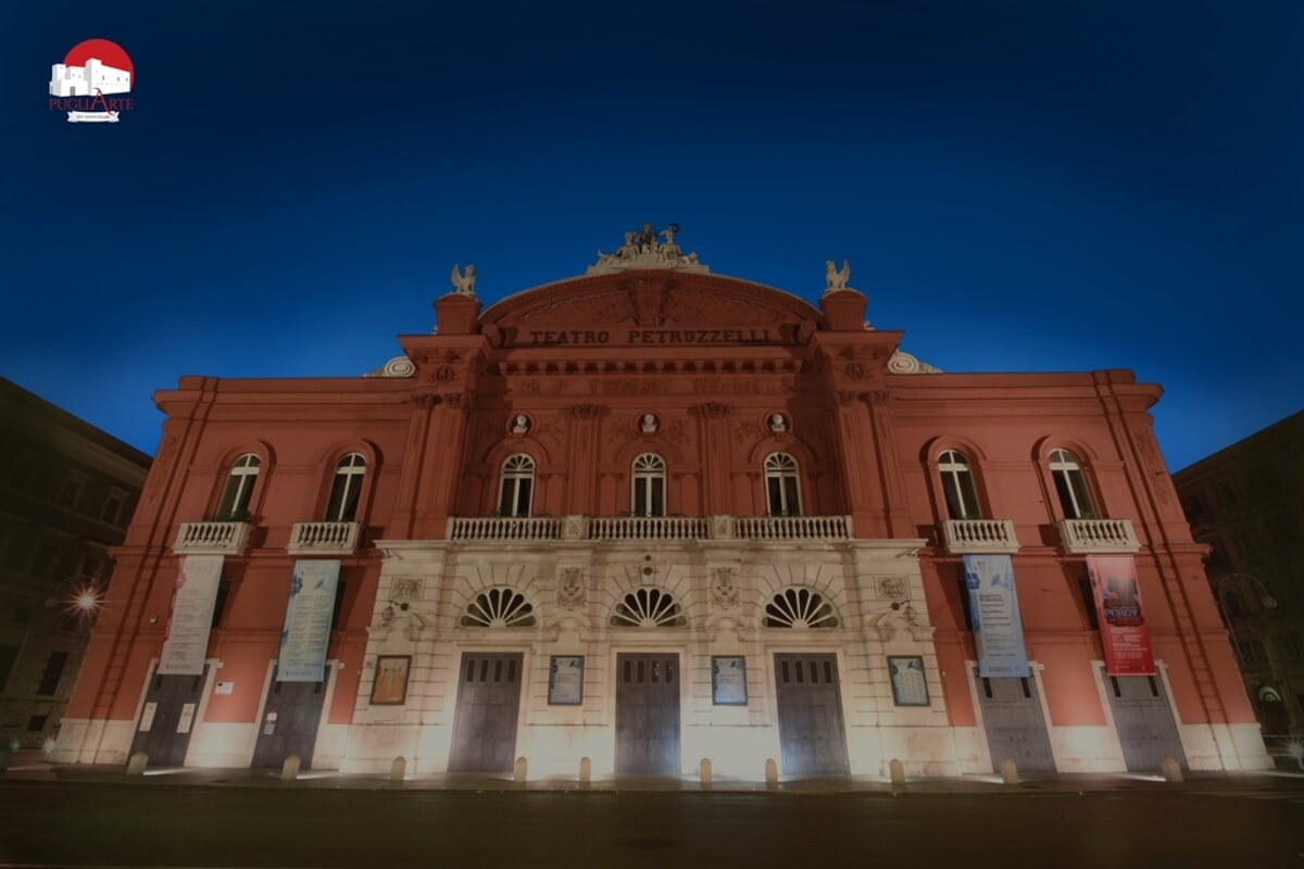 Bari e i suoi teatri con apertura riservata del teatro Petruzzelli - Bari