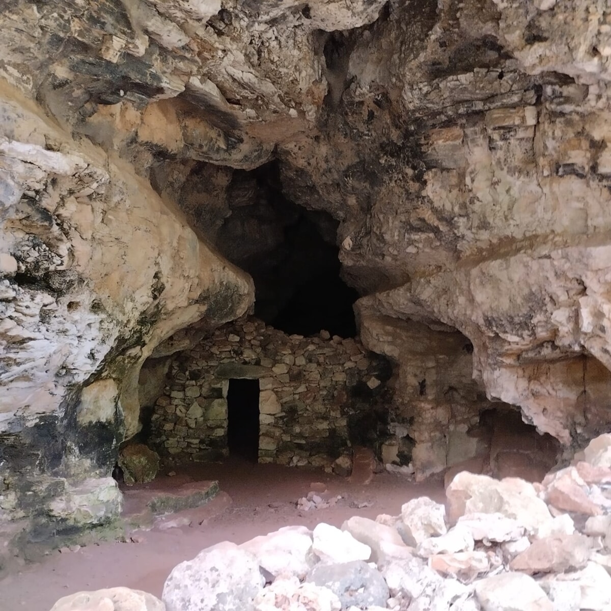 Immagine del post 3544 - Bari Puglia archeotrekking – il pulo di Altamura - Bari