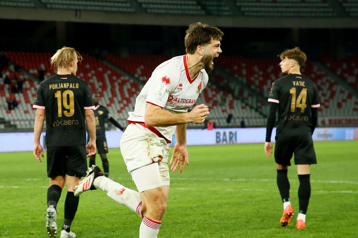 Immagine del post 5698 - Bari Bari-Palermo 2-1: le pagelle dei biancorossi - Bari